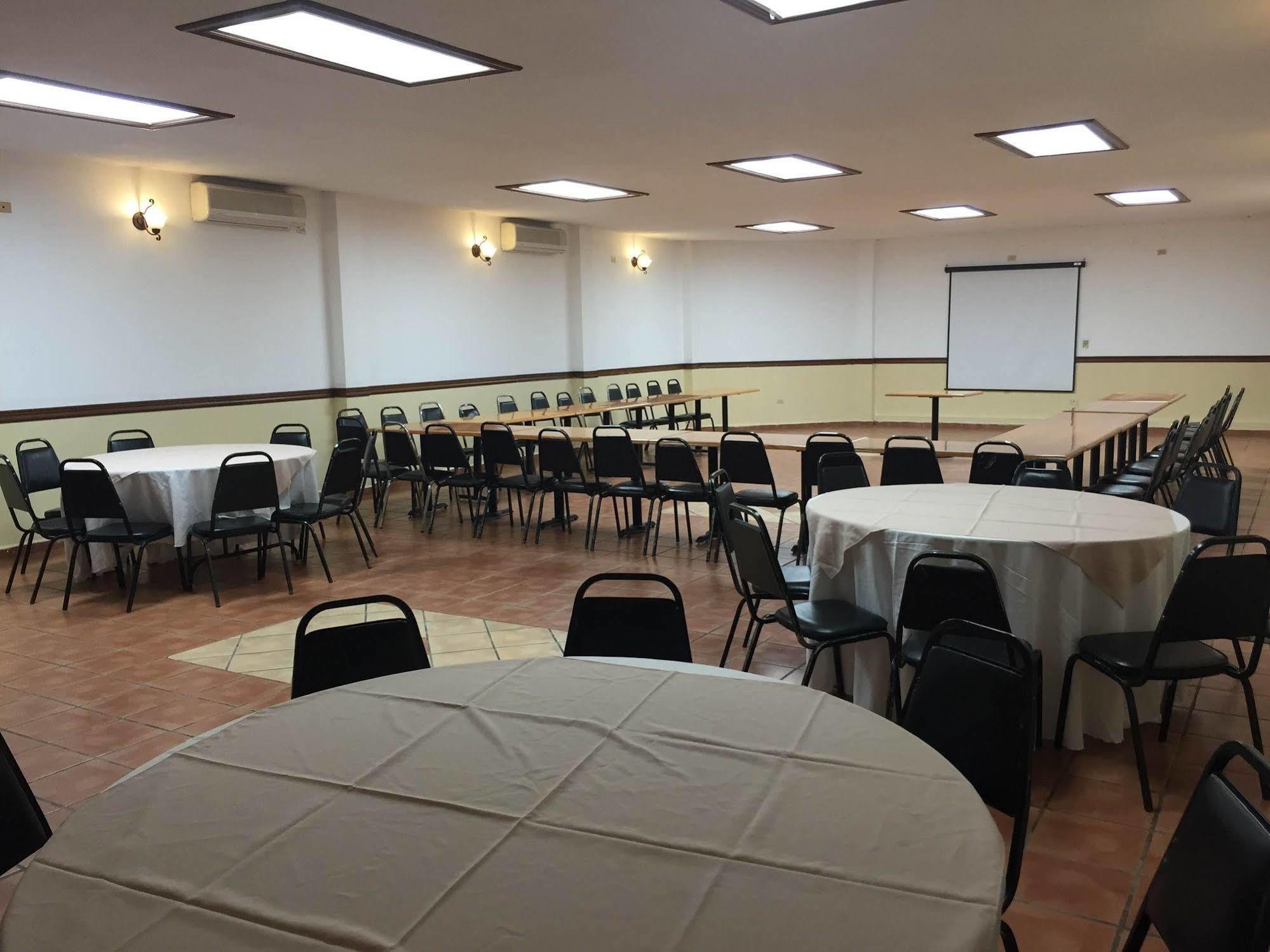 Maria Luisa Inn & Suites Juarez  エクステリア 写真