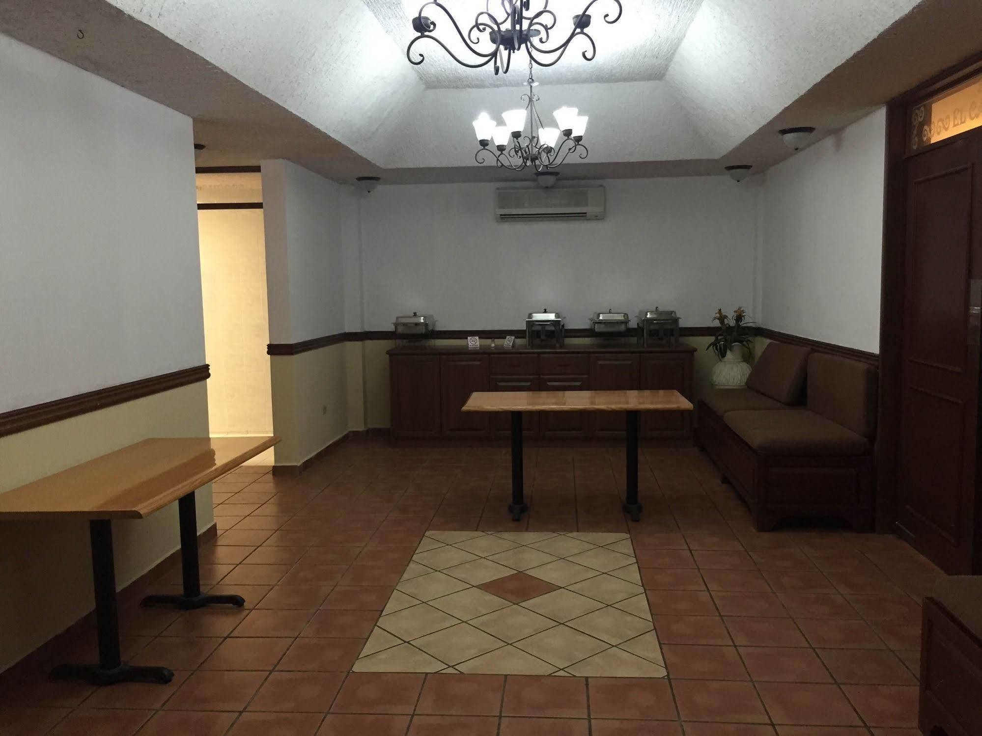Maria Luisa Inn & Suites Juarez  エクステリア 写真